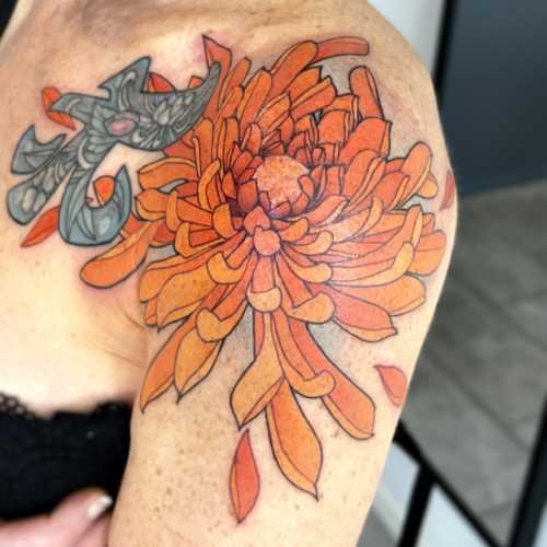 92 tatouage japonais chrysantheme